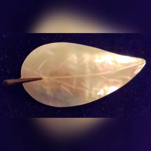 Vintage Western Germany Mother of Pearl Leaf Brooch - Picture 4 of 7